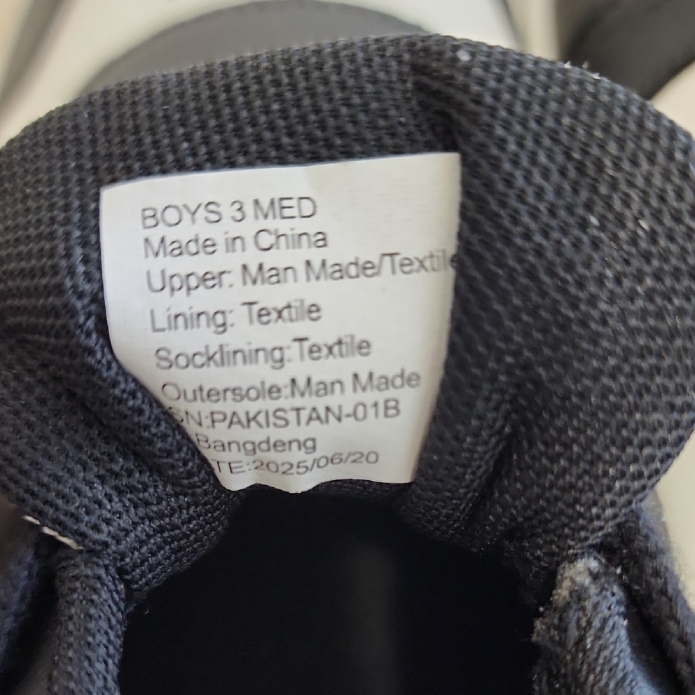 Ecko Unlimited Black and White Kids Sneakers - Picture 5 of 6